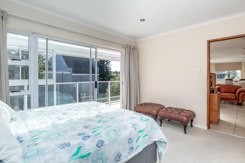 5 Bedroom Property for Sale in Constantia Western Cape